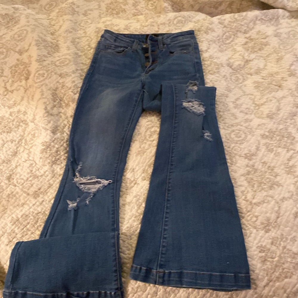 *Simple Society Women’s Size 00/23 Flared mi riseJeans